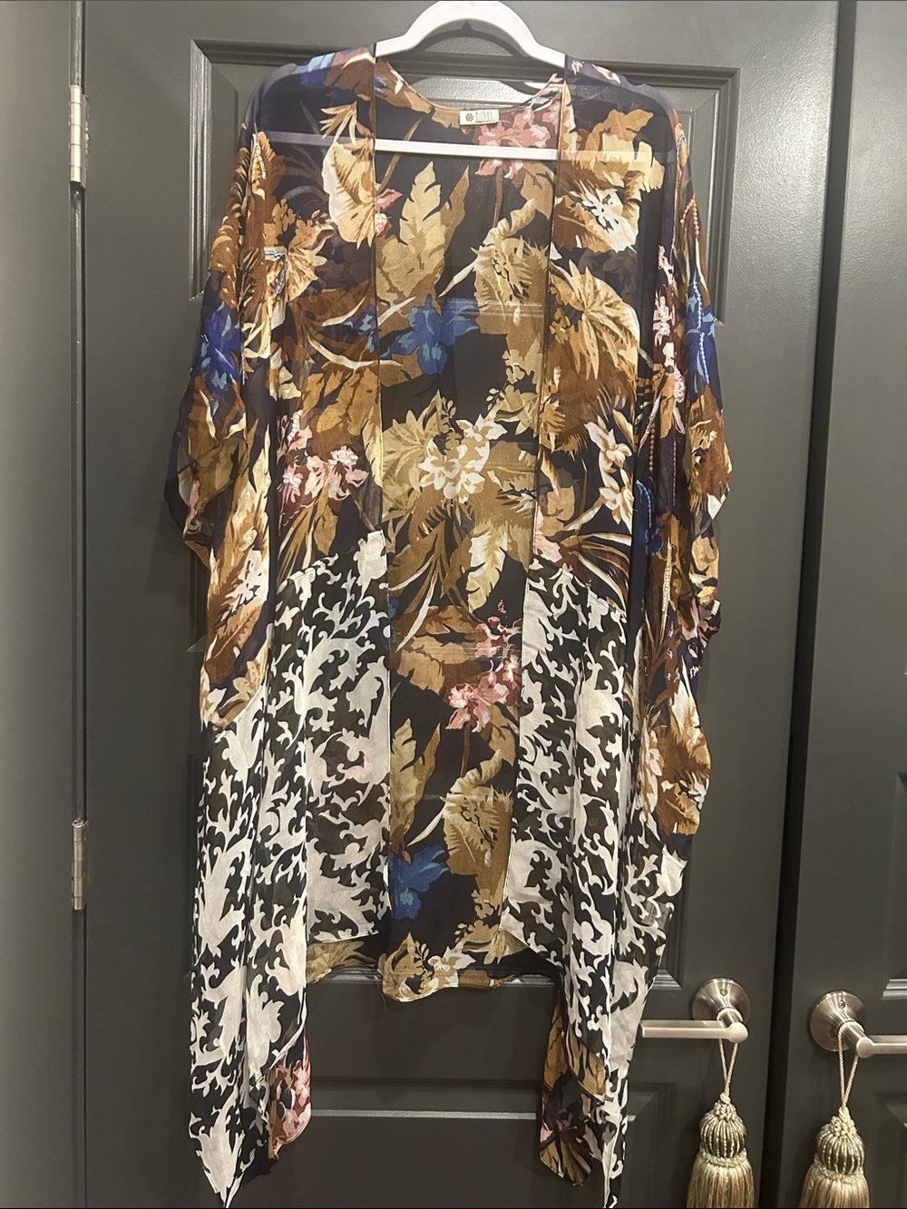 Anthropologie Floral Kimono Tunic / duster in Black, Brown, Blue and White.